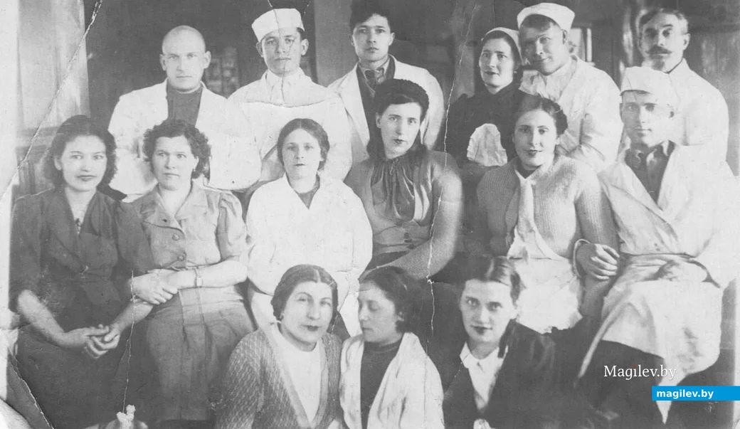 Коллектив магазина "Чайка", 1960-е годы, Бобруйск. Александра Андреевна Чайка - второй ряд,