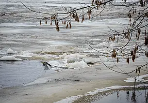 Белгидромет: разрушение ледяных образований на реках страны продолжится