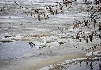 Белгидромет: разрушение ледяных образований на реках страны продолжится