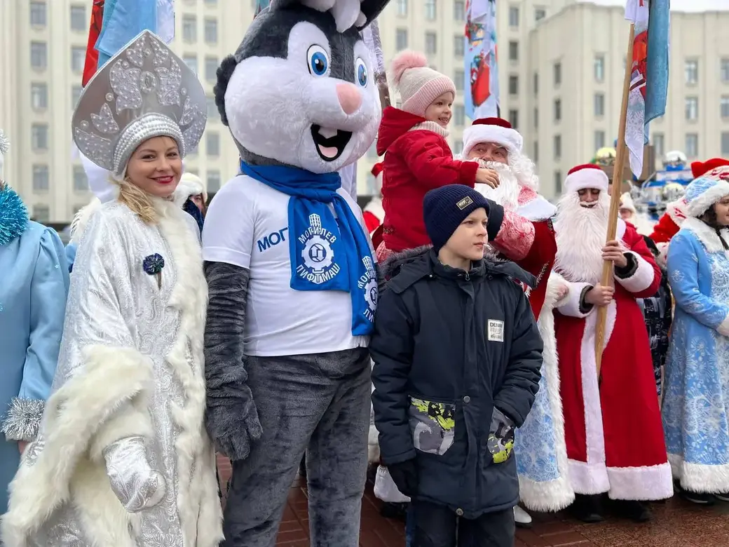 23.12.2023 г. Могилев. Автопарад «За рулем Дед Мороз» . Фото: Mogilevnews.by