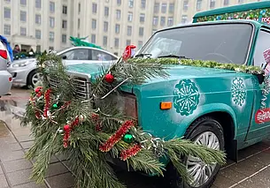 Дед Мороз рулит! В Могилеве прошел новогодний автопарад