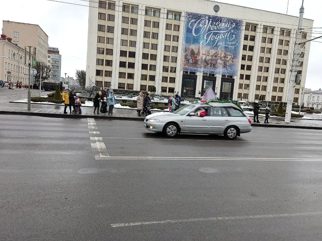 23.12.2023 г. Могилев. Автопарад «За рулем Дед Мороз»