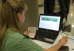 Почти 5 млн россиян не могут выехать за рубеж на новогодние праздники из-за долгов