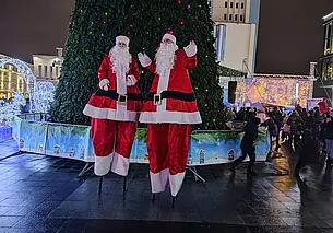 За восемь дней до Нового года: песни, танцы и самый большой хоровод на площади Единства в Могилеве