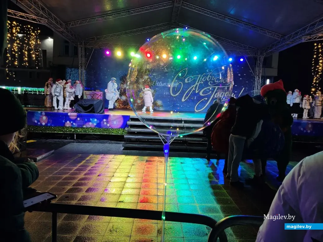 23.12.2023 г. Могилев, площадь Единства, праздник-акция «До Нового года осталось…»