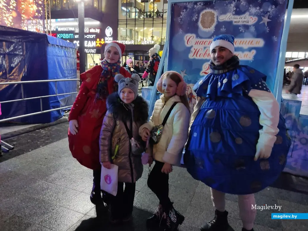 23.12.2023 г. Могилев, площадь Единства, праздник-акция «До Нового года осталось…»