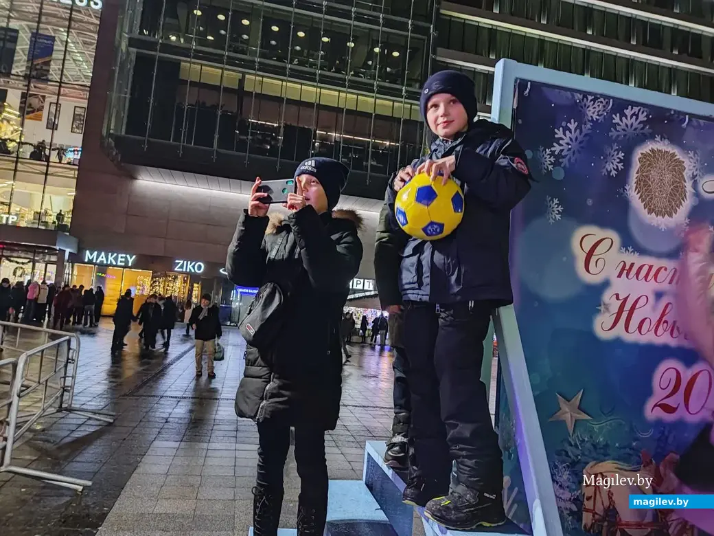 23.12.2023 г. Могилев, площадь Единства, праздник-акция «До Нового года осталось…»