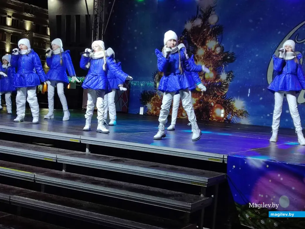 23.12.2023 г. Могилев, площадь Единства, праздник-акция «До Нового года осталось…»