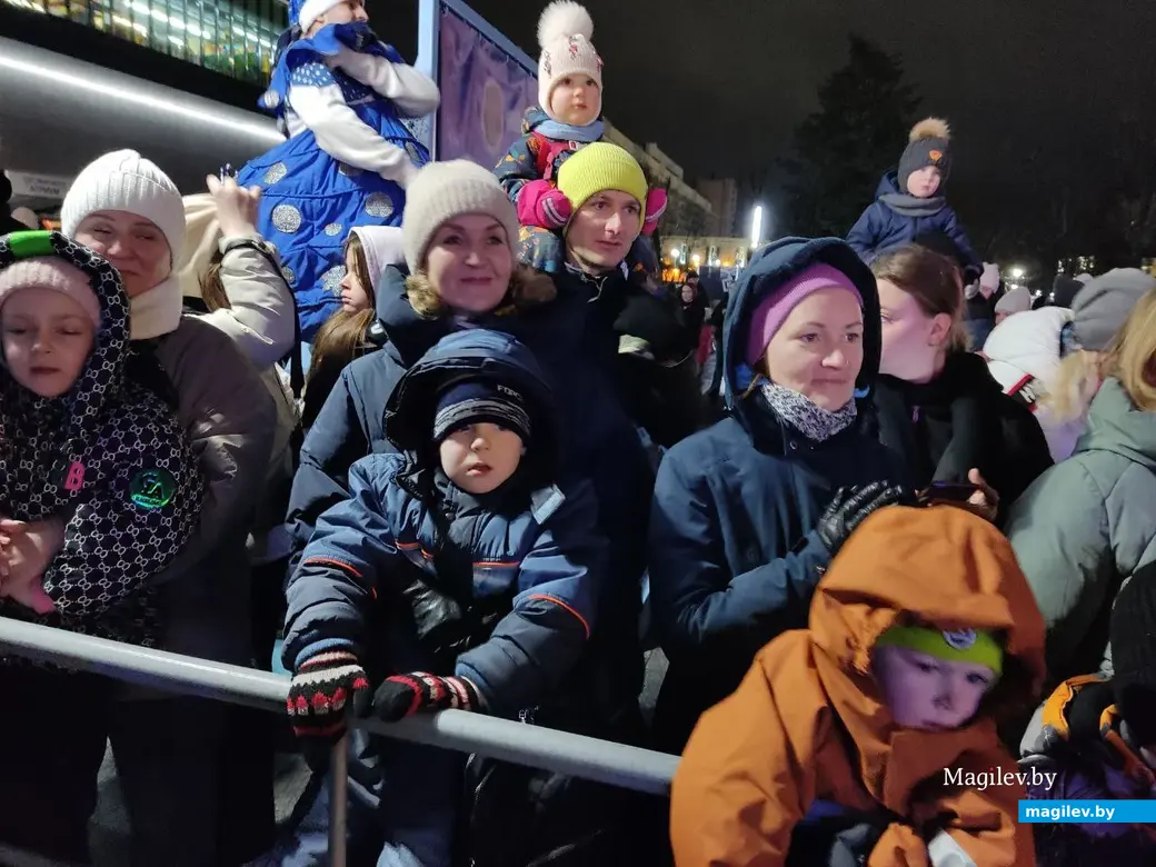 23.12.2023 г. Могилев, площадь Единства, праздник-акция «До Нового года осталось…»