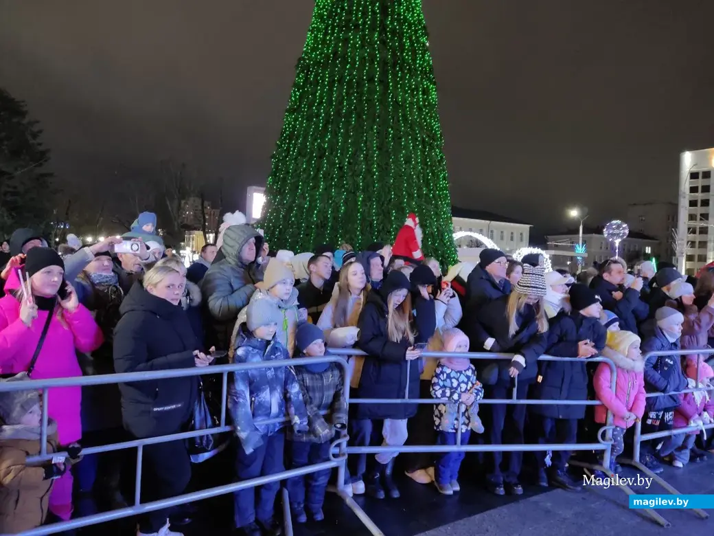 23.12.2023 г. Могилев, площадь Единства, праздник-акция «До Нового года осталось…»