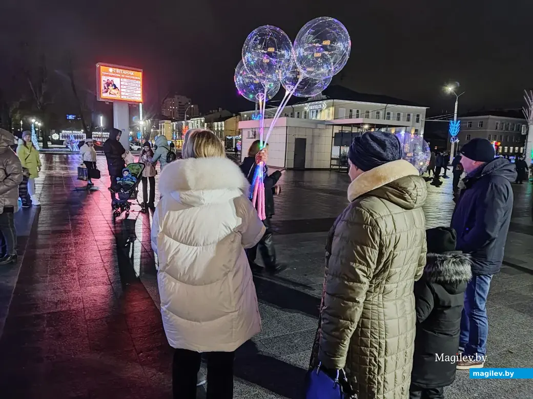 23.12.2023 г. Могилев, площадь Единства, праздник-акция «До Нового года осталось…»