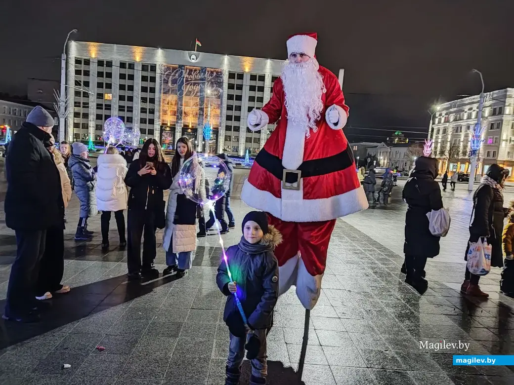 23.12.2023 г. Могилев, площадь Единства, праздник-акция «До Нового года осталось…»