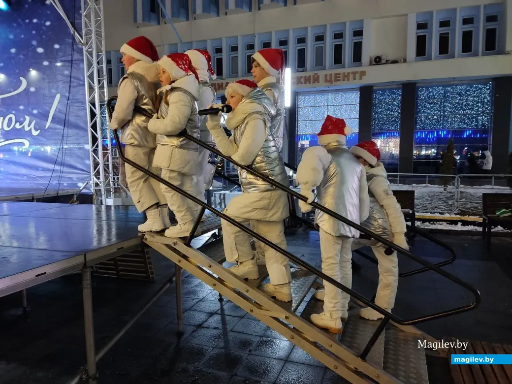 23.12.2023 г. Могилев, площадь Единства, праздник-акция «До Нового года осталось…»