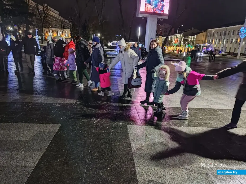 23.12.2023 г. Могилев, площадь Единства, праздник-акция «До Нового года осталось…»