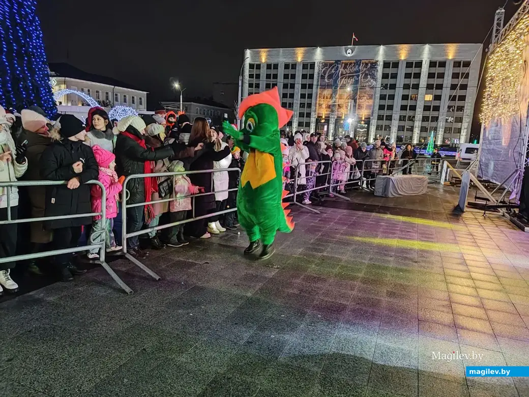 23.12.2023 г. Могилев, площадь Единства, праздник-акция «До Нового года осталось…»