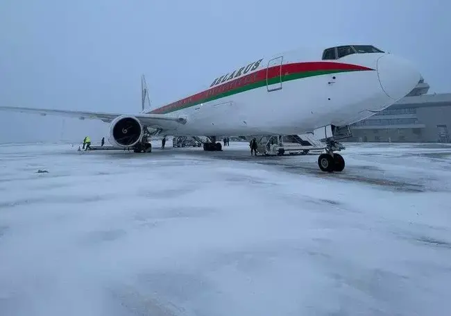 Лукашенко вылетел в Санкт-Петербург