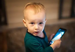 Головные боли, тики, задержка речи