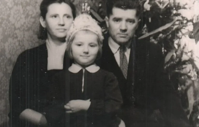 Наташа с родителями встречает Новый 1958 год.