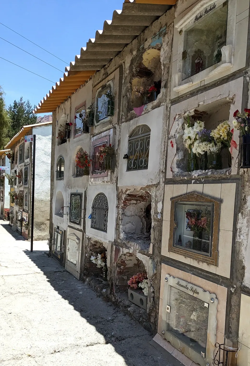 Кладбище в Ла-Пасе. Боливия, октябрь 2023 г.