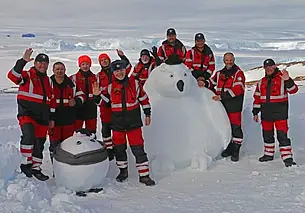 Белорусские полярники поздравили страну с Новым годом