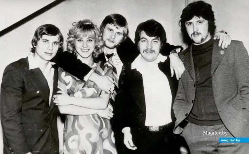 Виктор Поздняков (посередине) с товарищами по музыкальному творчеству. Могилев, 1970-е годы.