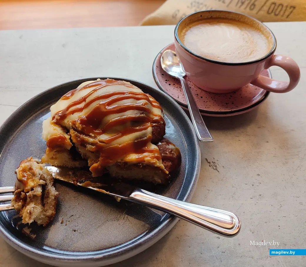 Кофейня-кондитерская Merci. Десерт и кофе за 8.50.