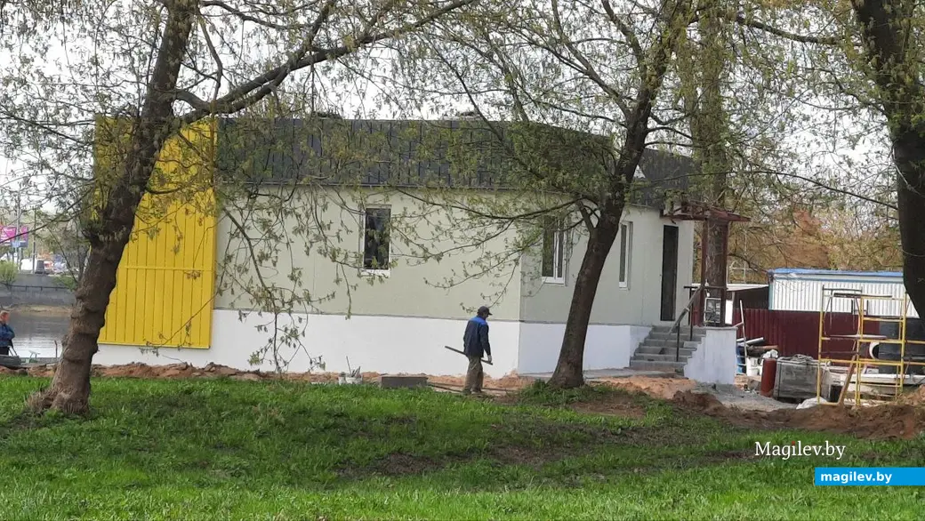 Апрель 2023 г. Могилев, ул. Правонабережная. Здесь буквально за 3 месяца «выросла» спасательная станция.