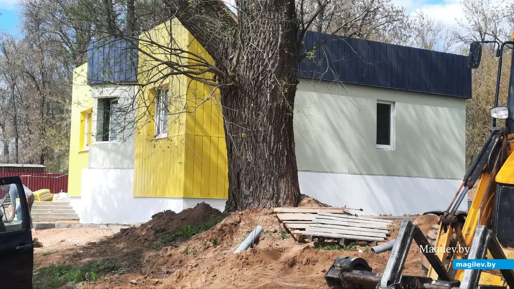 Апрель 2023 г. Могилев, ул. Правонабережная. Здесь буквально за 3 месяца «выросла» спасательная станция.