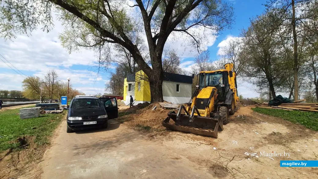 Апрель 2023 г. Могилев, ул. Правонабережная. Здесь буквально за 3 месяца «выросла» спасательная станция.