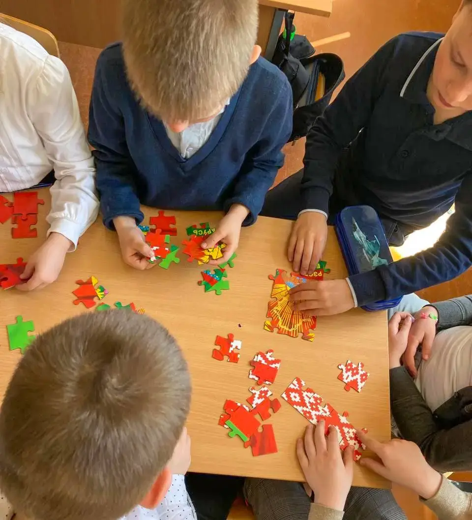 Бойцы студенческого педагогического отряда "Шлях сэрца" посетили среднюю школу №2 г. Белыничи/ Фото: t.me/BRSMMSU