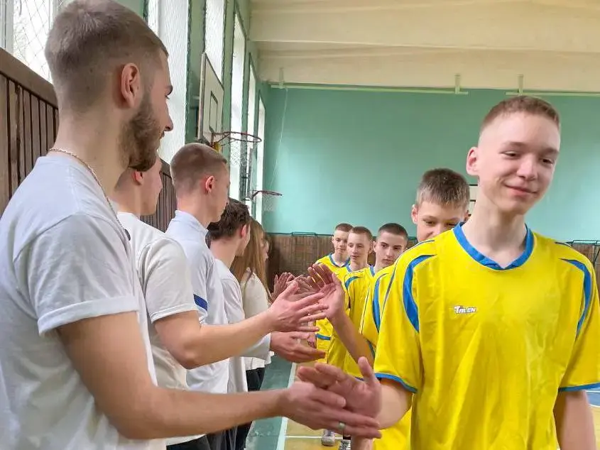 Бойцы студенческого педагогического отряда "Шлях сэрца" посетили среднюю школу №2 г. Белыничи/ Фото: t.me/BRSMMSU