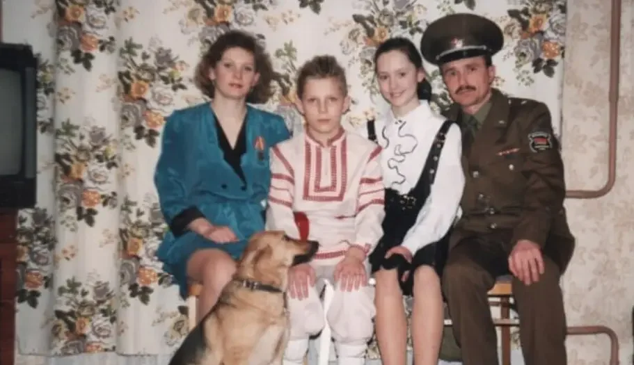 Семья Филоновых в 1990-е. Сын Сергей стал военным, как и отец, дочь Александра – юристом.