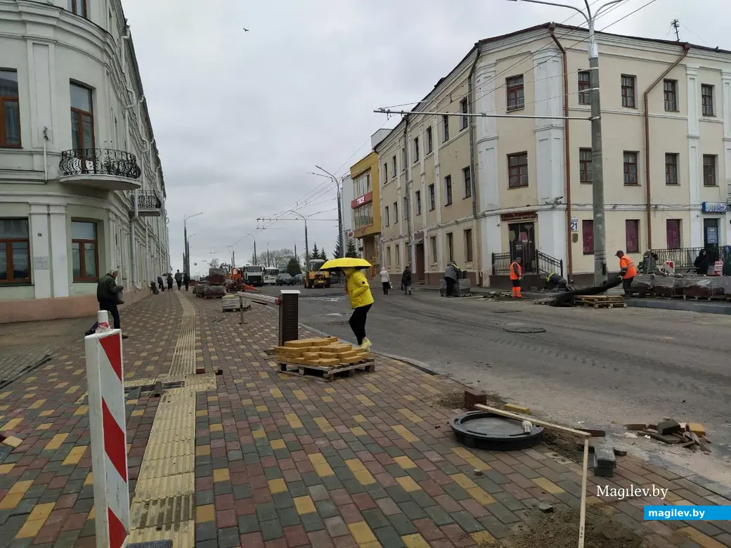 Ремонтные работы на улице Комсомольской в Могилеве. 27 апреля 2023 года.