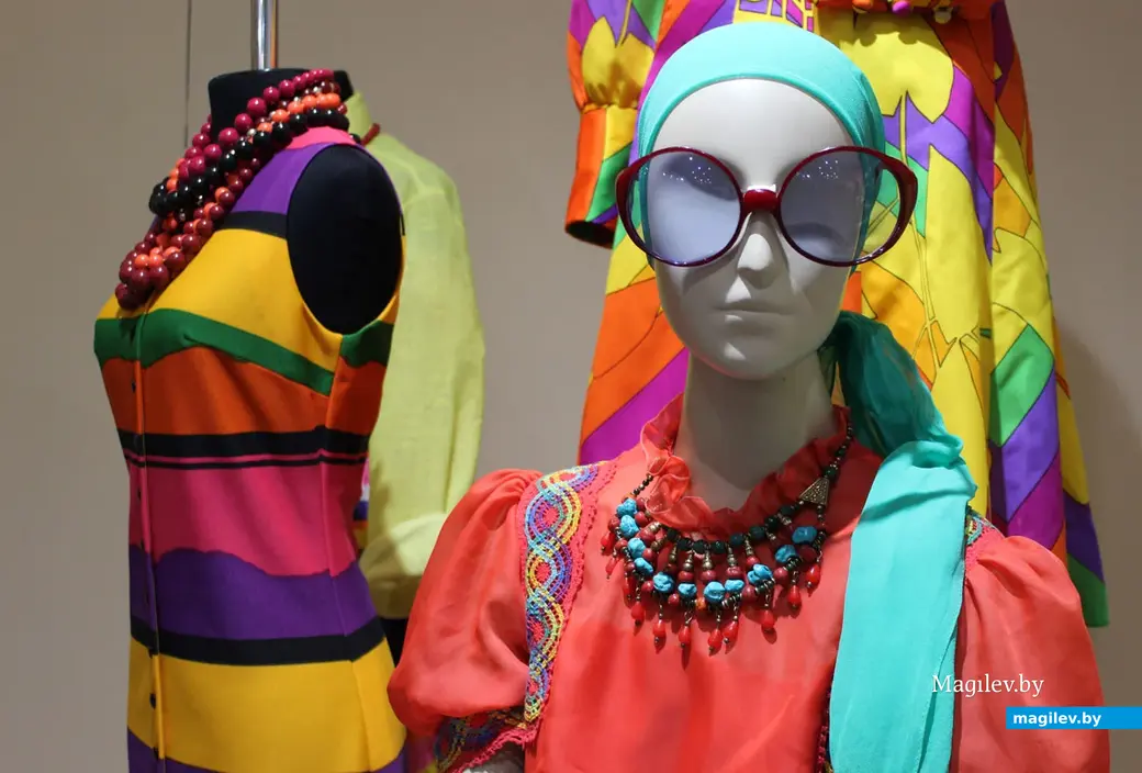 Выставка «От кринолина до mini-юбки. От турнюра до sport-шика. От корсета до oversize». Могилевский областной краеведческий музей. Апрель 2023 года.