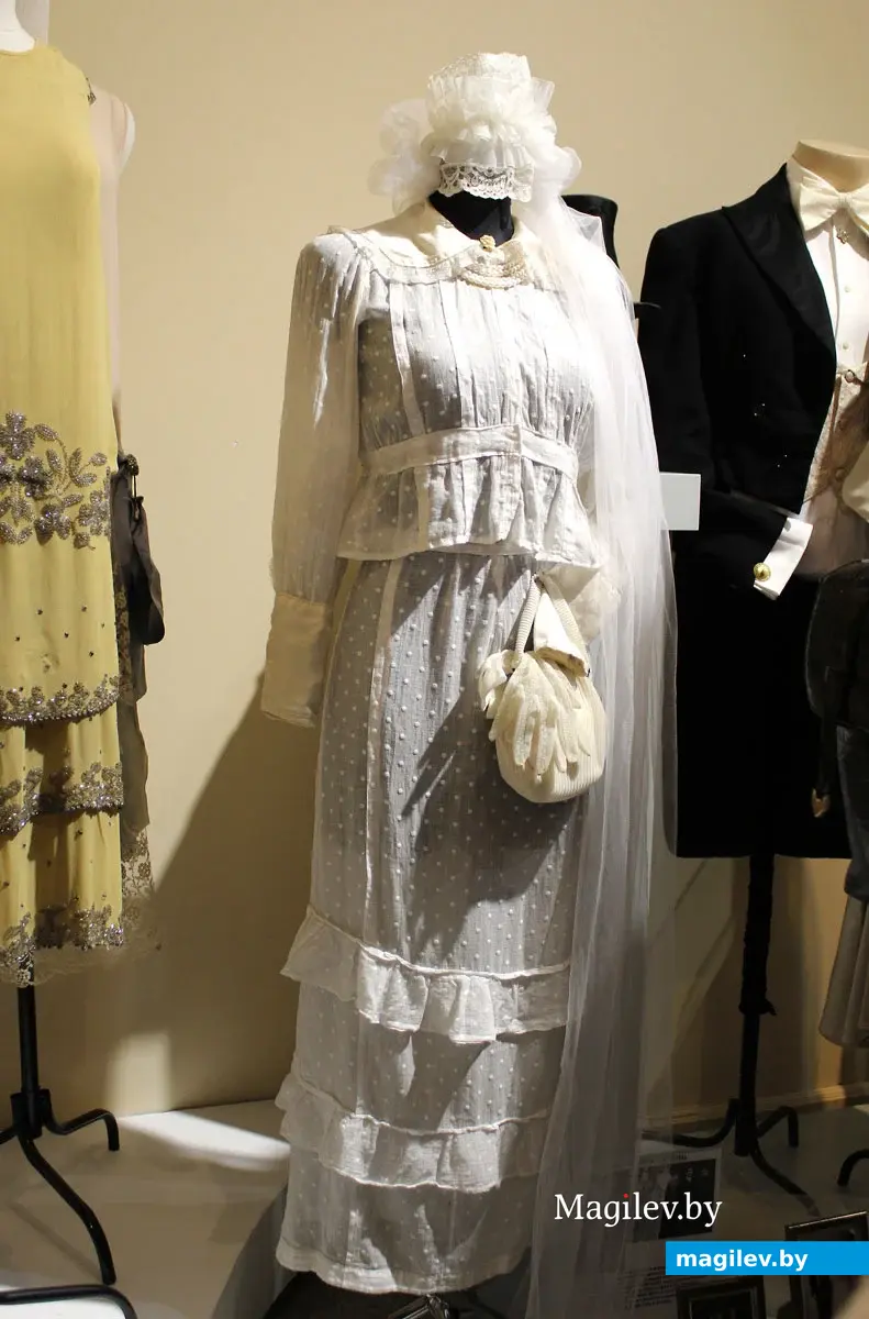 Выставка «От кринолина до mini-юбки. От турнюра до sport-шика. От корсета до oversize». Могилевский областной краеведческий музей. Апрель 2023 года.