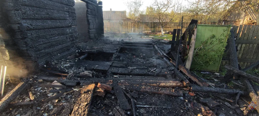 Пожар в деревне Цвырково Шкловского района. 29.04.2023 г. Фото: Могилевское УМЧС