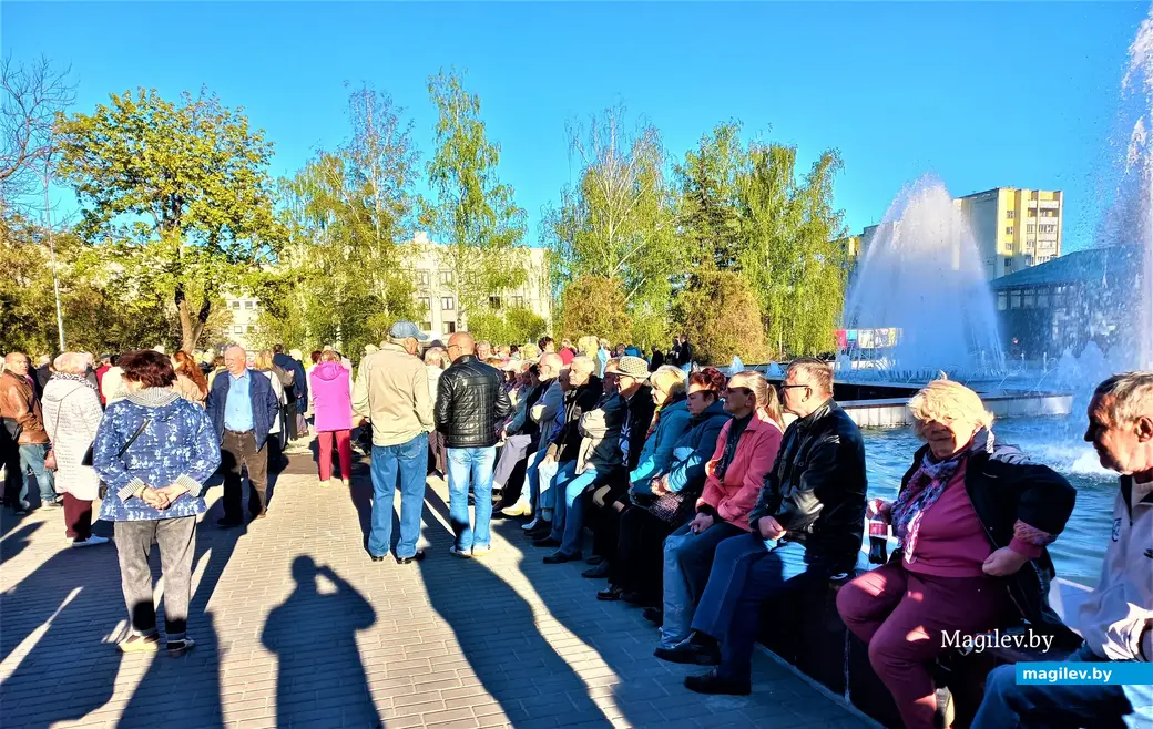 Танцевальный вечер в скверике 40-летия Победы. Могилев, 01.05.2023 г.