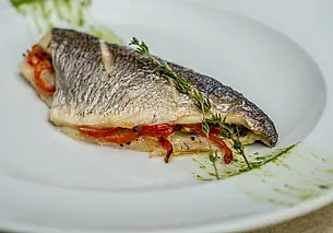 Как сделать вкусной даже дешевую рыбу: маленький секрет поваров