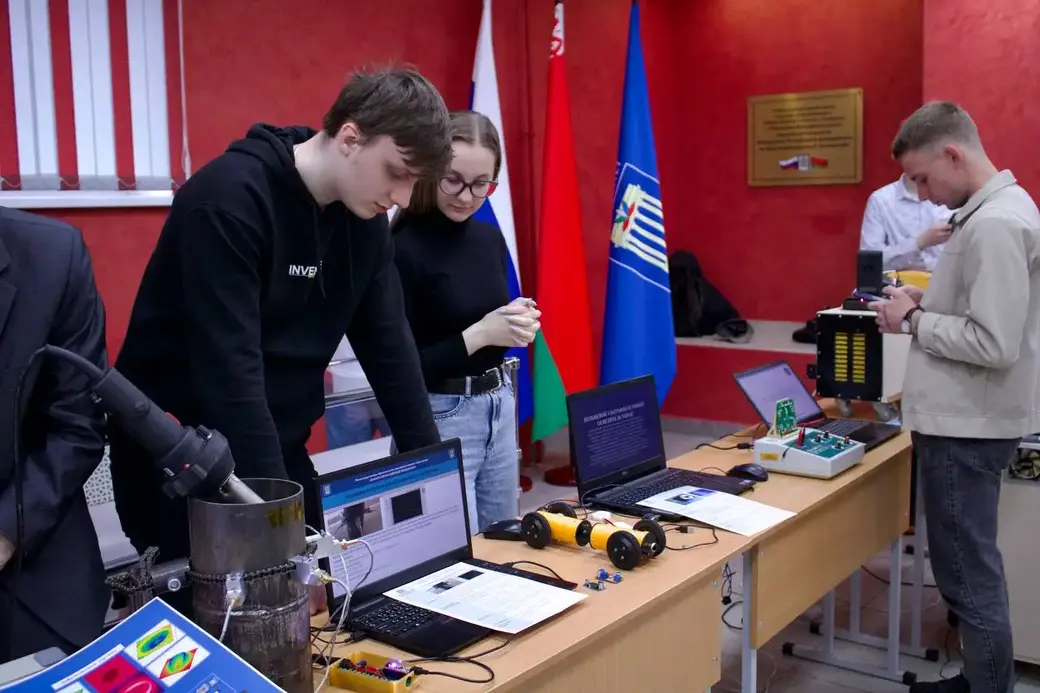 Конкурсная выставка научно-исследовательских работ студентов и магистрантов университета. Фестиваль науки, БРУ, Могилев, 3.05.2023 г. Фото: t.me/Bru_live