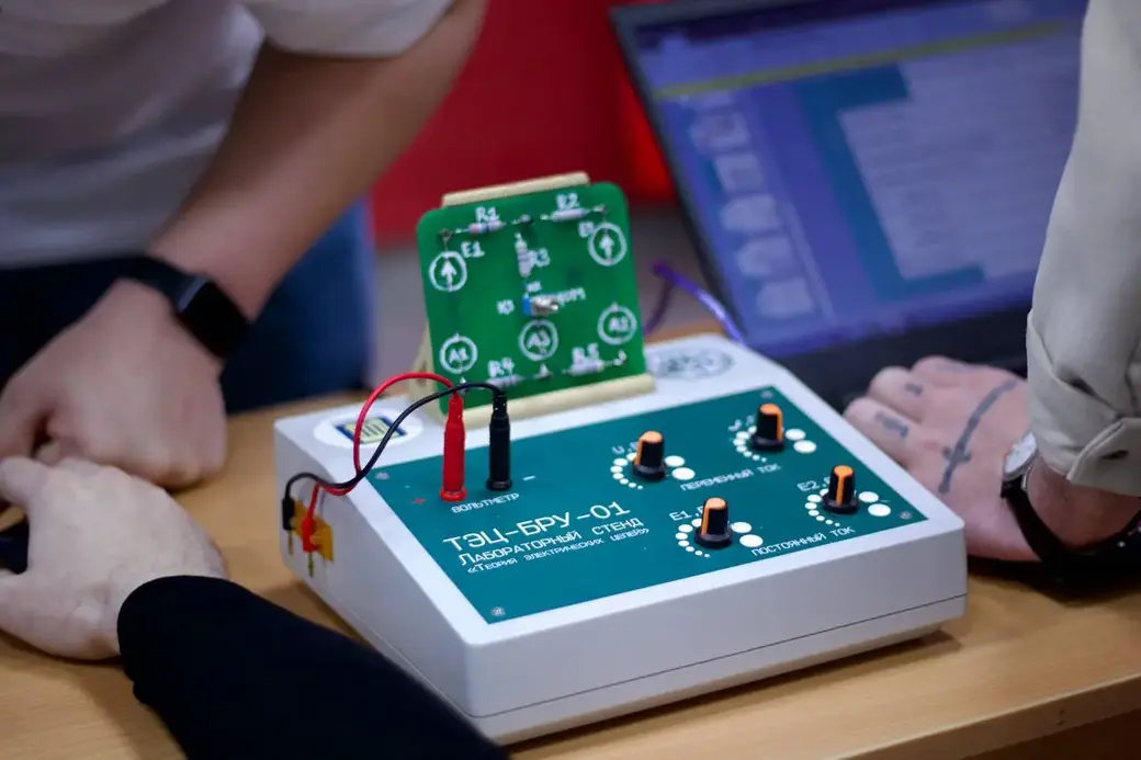 Конкурсная выставка научно-исследовательских работ студентов и магистрантов университета. Фестиваль науки, БРУ, Могилев, 3.05.2023 г. Фото: t.me/Bru_live