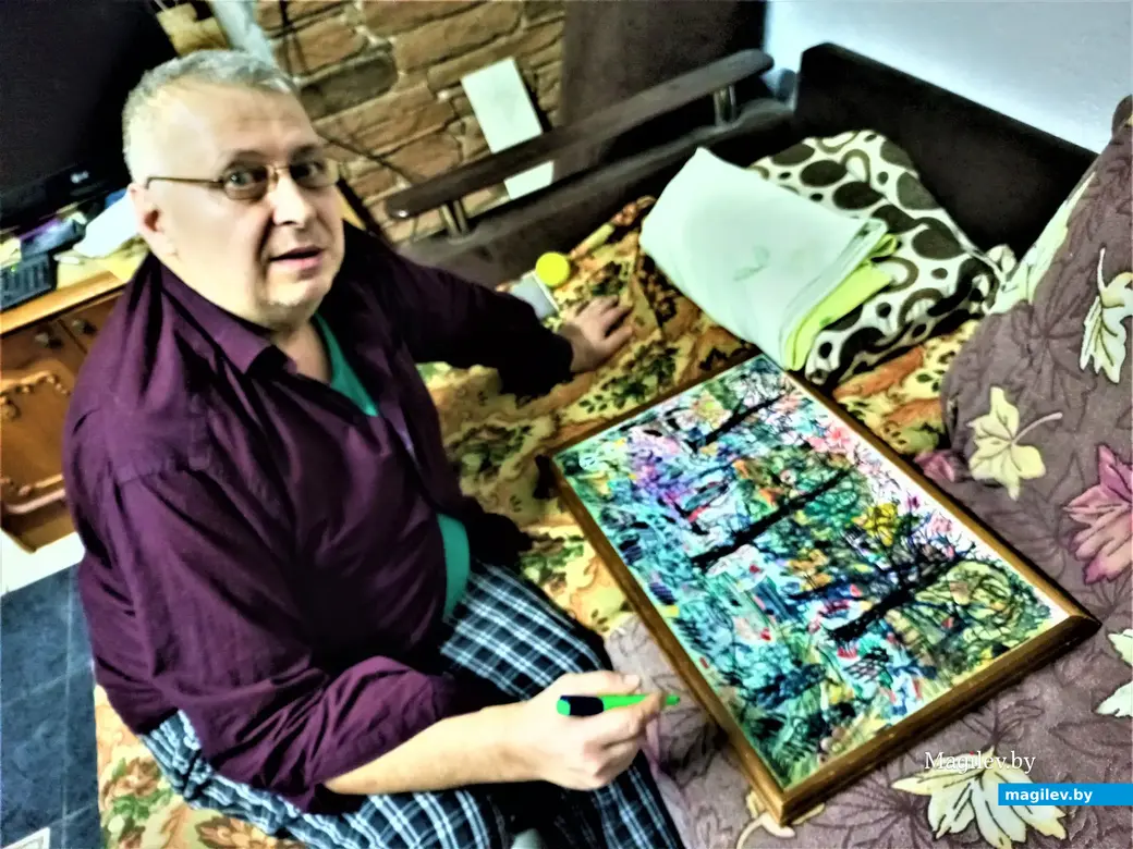 Александр Терешин за работай над нашей картиной. Могилев, 2023 год.