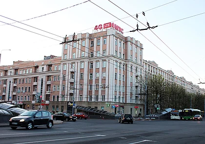 «Дом 90»: высокие потолки, паркет и конюшня на втором этаже