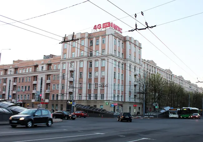 «Дом 90»: высокие потолки, паркет и конюшня на втором этаже. Каким было жилье для первых лиц и элиты БССР в прошлом веке