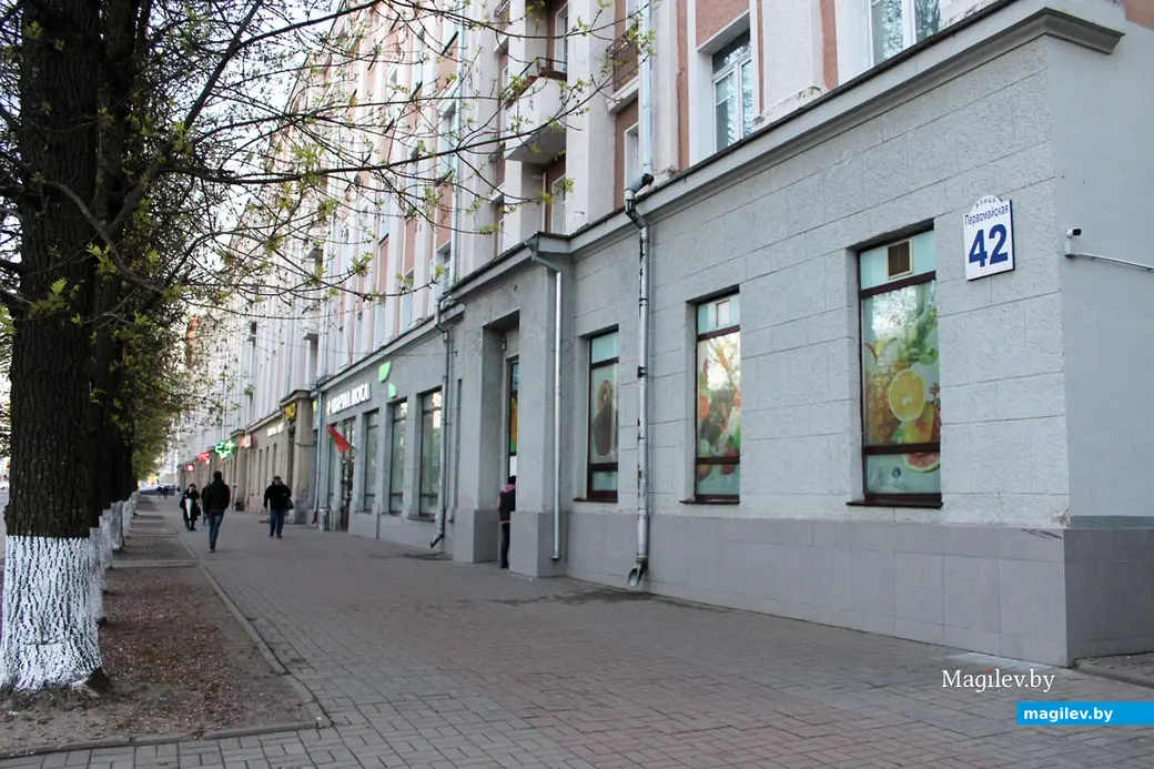Дом №42 по улице Первомайской в Могилеве и сегодня удивляет своей длиной. Могилев. Май 2023 года.