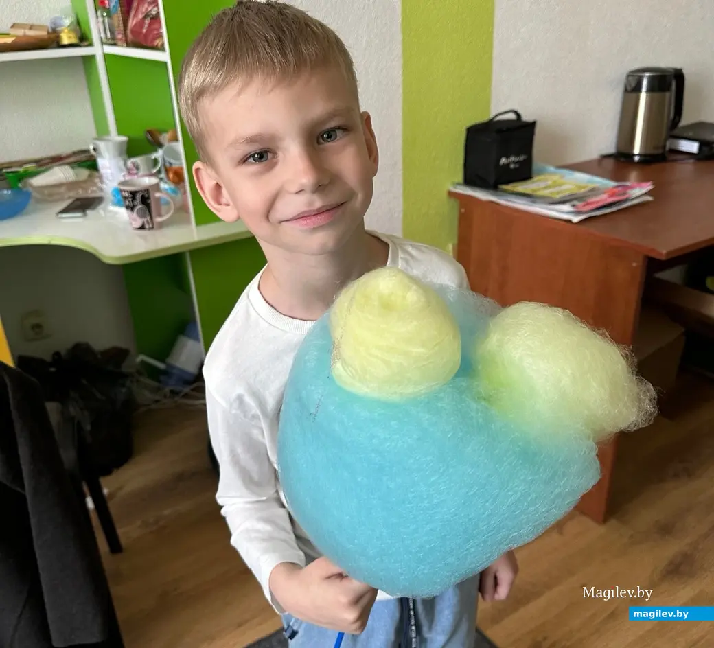 Уверена, что в этот момент мысли Марка были примерно такие: «Ну сколько уже можно фотографироваться? Давай пробовать!». Могилев, «Ай, да Я!», апрель 2023 года.