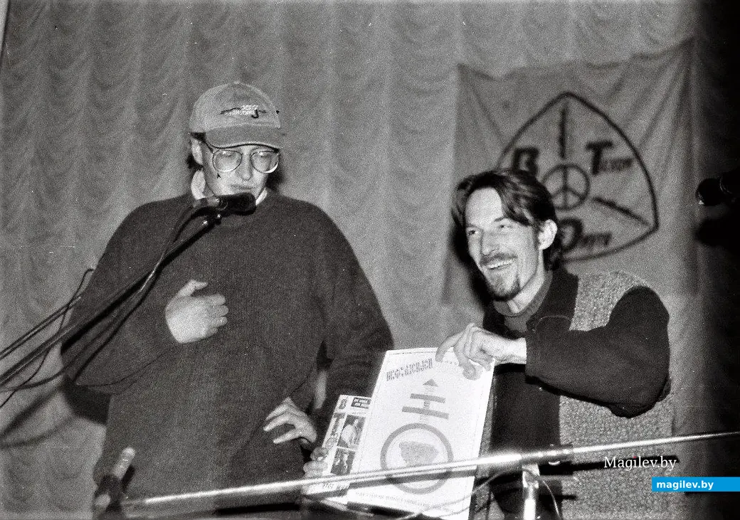 Юрий Романов (слева) и Клайд. Могилев, 1990-е годы.