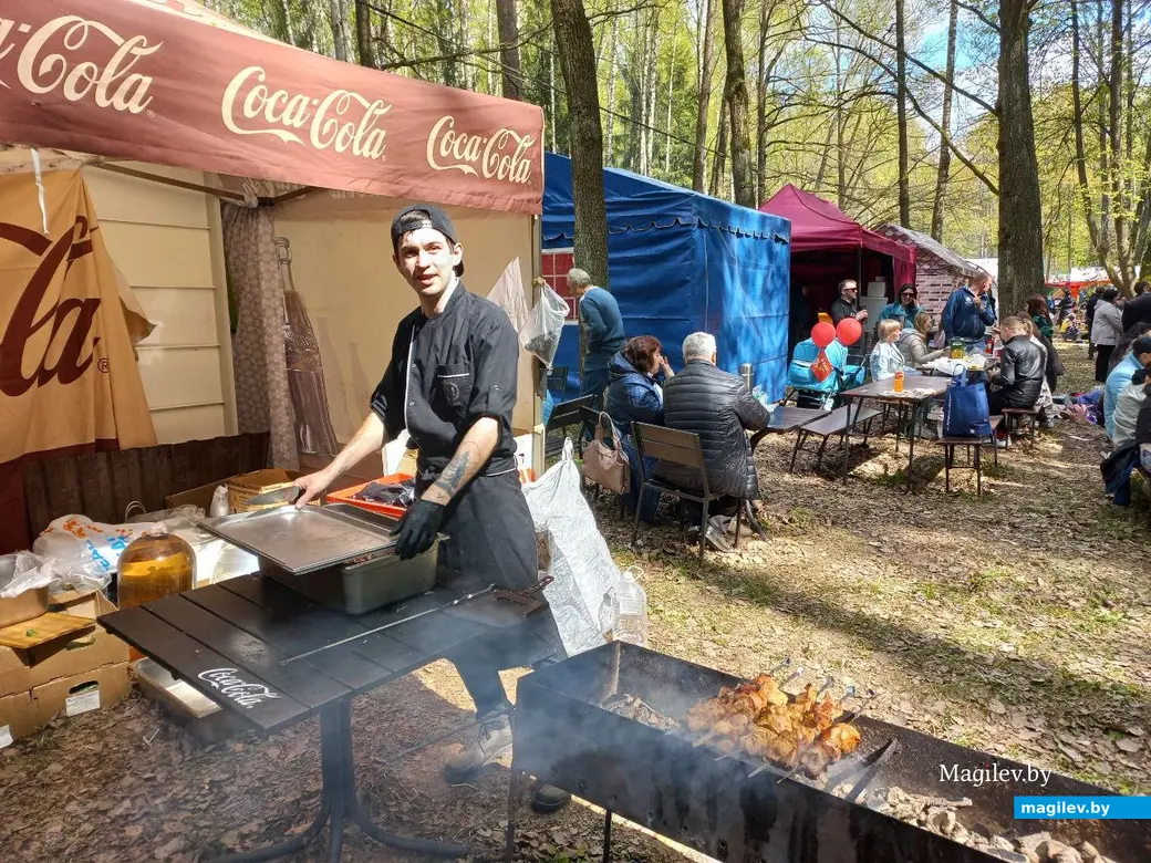 9 мая 2023 года. Концерт, аттракционы и сладкая вата: праздник в Печерском лесопарке Могилева.