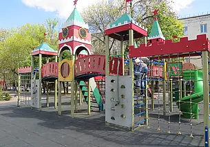 Могилевчане-жители домов у «Московского дворика»: «Из-за нахлынувших автомобилистов наши дети рискуют здоровьем!»