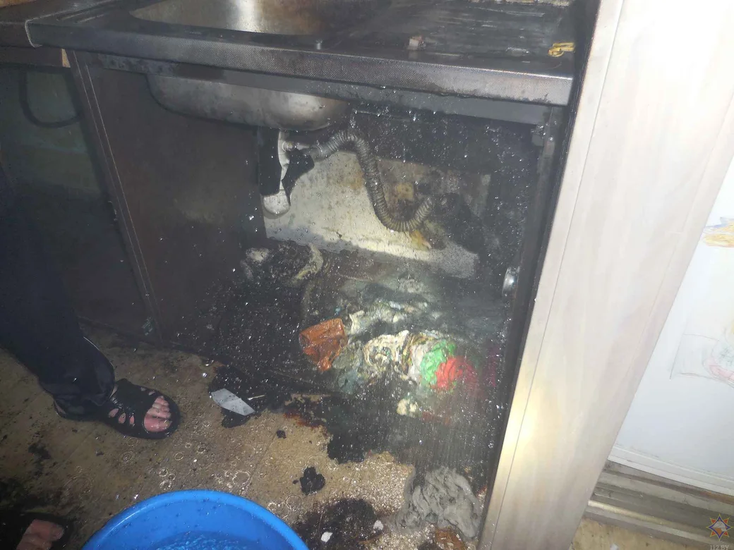 Пожар произошел 14 мая в доме на улице Ковзана в Бобруйске. Фото: mchs.gov.by.