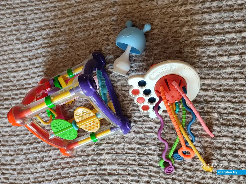 Слева – любимый бизиборд.